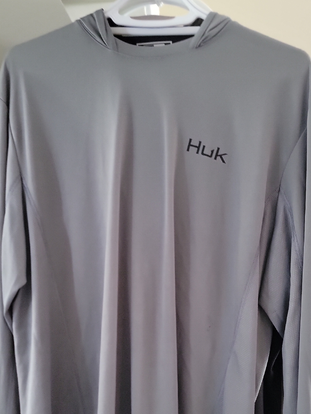 Huk Hooded Performance Long-Sleeve Shirt in Light Gray